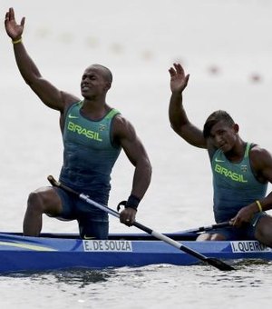 Brasil é medalha de prata na canoa dupla de 1000m com Isaquias e Erlon