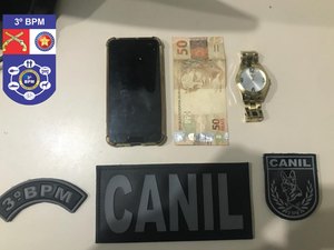 Dois indivíduos são presos após roubar celular e relógio em Arapiraca