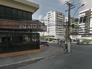 Mulher é baleada nas costas em tentativa de assalto na Ponta Verde