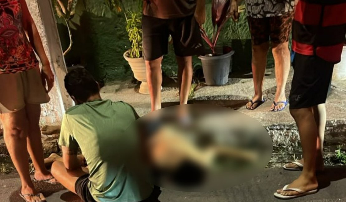 Acidente de moto deixa um homem morto e uma mulher ferida no Jacintinho