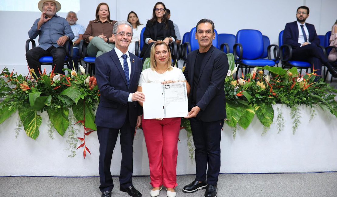 Famílias de São Sebastião são beneficiadas com títulos de propriedade de imóveis