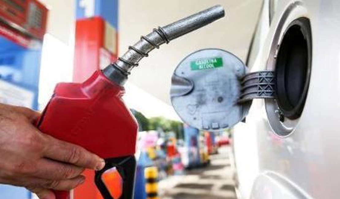 Preço médio da gasolina cai para R$ 5,62 em Maceió