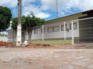 Arapiraca: Obra atrasada da UBS da Bananeira deixa comunidade desassistida