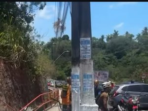 [Vídeo] Carro sobra em ladeira e provoca acidente na avenida Leste-Oeste