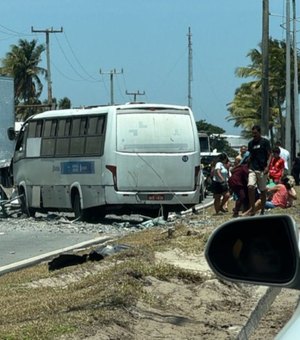 Grave acidente envolvendo micro-ônibus deixa diversos feridos na Av. Assis Chateaubriand