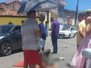 Acidente entre carro e moto termina com fratura exposta de duas vítimas, em Maceió