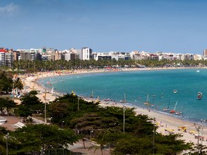 Praias do litoral alagoano apresentam 16 trechos impróprios para banho