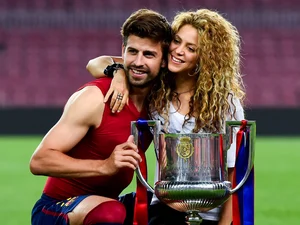 Piqué é perseguido por carro que tocava música de Shakira