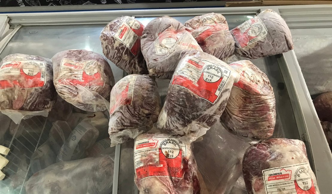 Cerca de 950 kg de alimentos impróprios para consumo são retirados de circulação