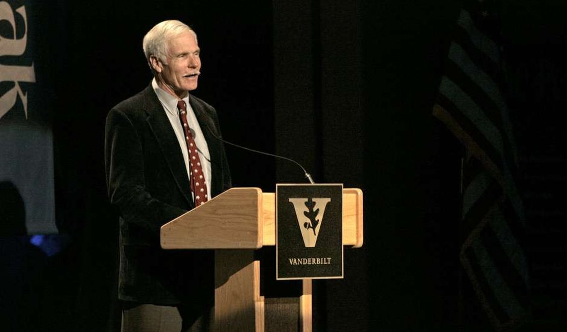 Ted Turner, fundador da CNN, revela luta contra a demência