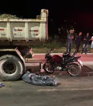 Motociclista morre após colidir em caminhão na Rota do Mar