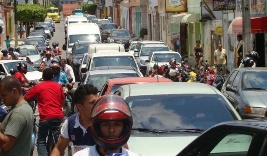 Número de veículos registrados em Arapiraca é quatro vezes maior que o total de habitantes