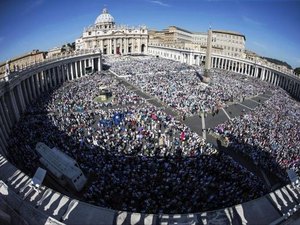 Madre Teresa de Calcutá é canonizada pelo papa Francisco em missa no Vaticano