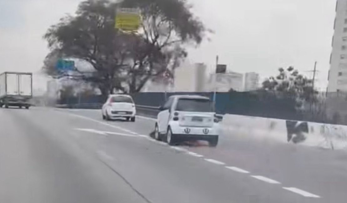 Motorista arrasta moto e é cercado por motoboys em SP: 'Cê perdeu a noção?'