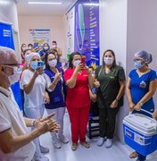 Hospital Regional de Arapiraca inicia vacina contra Covid-19 em funcionários da linha de frente