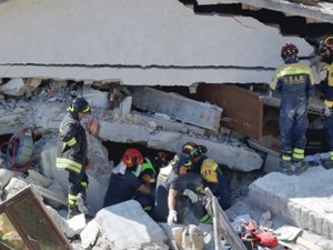 Sobe para mais de 240 o nº de mortos em terremoto no centro da Itália