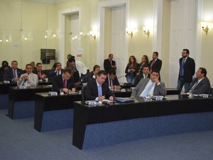 Deputados aprovam LDO e Legislativo entra em recesso