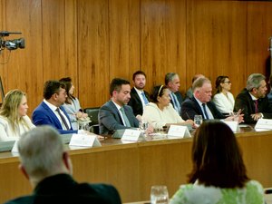 Em reunião com o presidente, Paulo cobra punição dos envolvidos nos atos terroristas