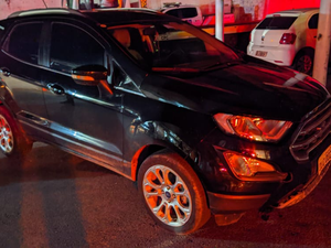 Carro roubado é recuperado pelo BPTran no bairro do Trapiche, em Maceió