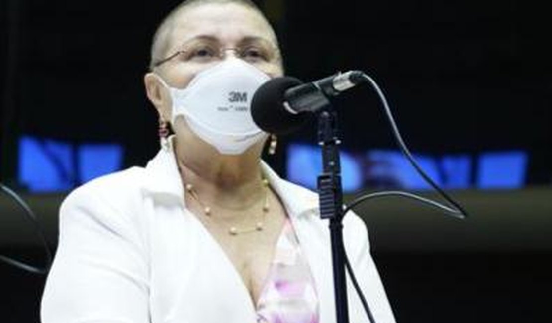 Tereza Nelma alerta para a diminuição de rastreamento do câncer durante a pandemia
