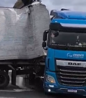 [Vídeo] Colisão entre carretas provoca interdição parcial da BR-101, em Pilar