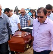 [Vídeo] Familiares, radialistas e amigos dão adeus ao radialista José de Sá em Arapiraca