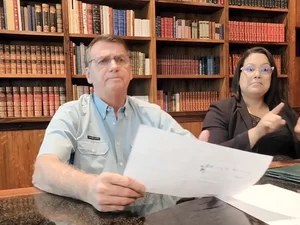 Bolsonaro comenta, durante live, explosivo plantado em caminhão