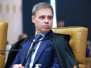 Mendonça critica 'ativismo judicial' e defende respeito à Constituição