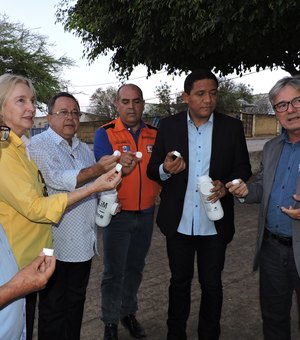 Casal faz doação de pastilhas de cloro à Prefeitura de Palmeira para tratar água de cisternas