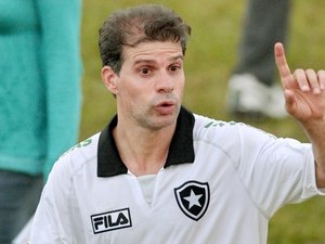 Ele voltou! Aos 48 anos, Túlio anuncia retorno ao futebol carioca