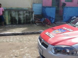 Homem é perseguido e executado a tiros em praça pública