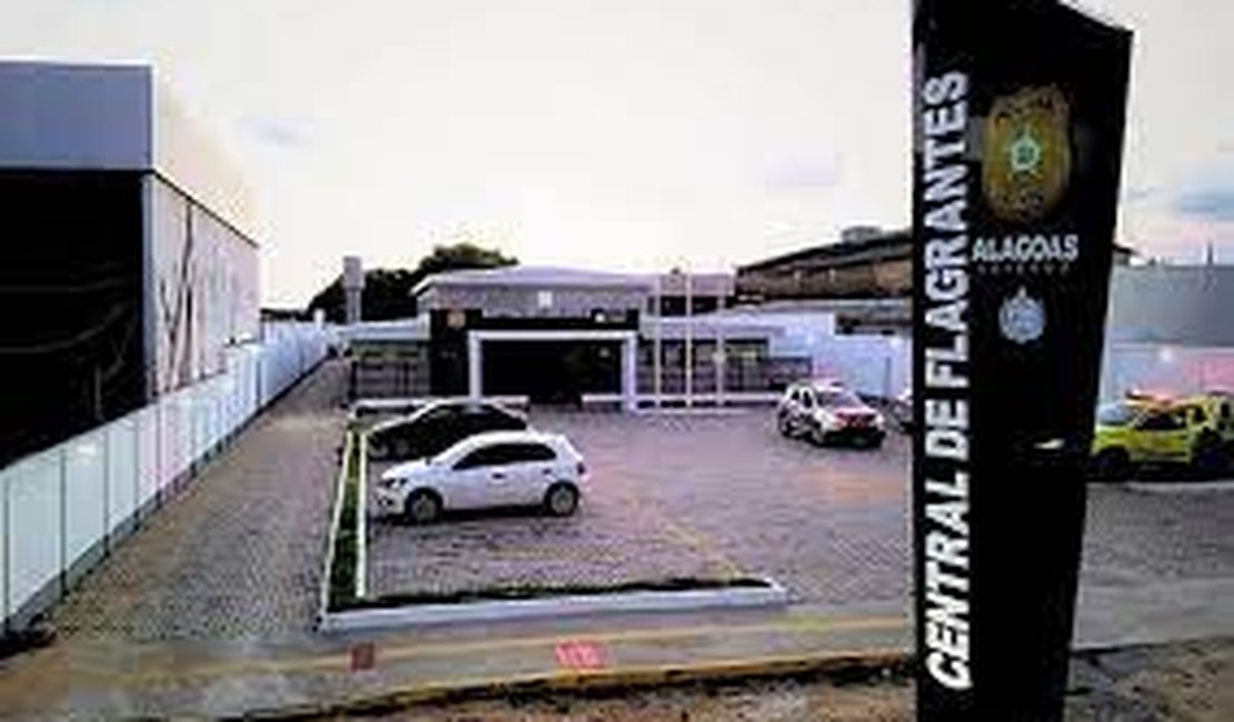 Homem é preso por descumprir medida protetiva e ameaçar ex-companheira no Jacintinho