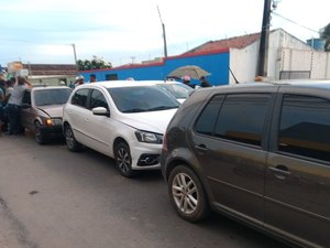 Engavetamento deixa trânsito lento, em Arapiraca