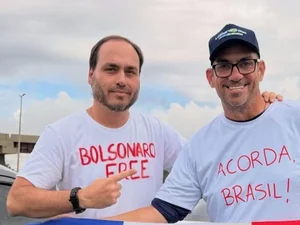 'Se Bolsonaro pudesse falar, tenho certeza que seria o voto dele”, diz Carlos ao declarar apoio a Leonardo Dias