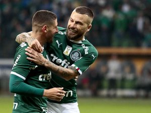 Palmeiras vence o Inter e fica a um empate das semifinais