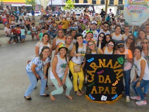 Bloco de carnaval da APAE anima ruas de Arapiraca