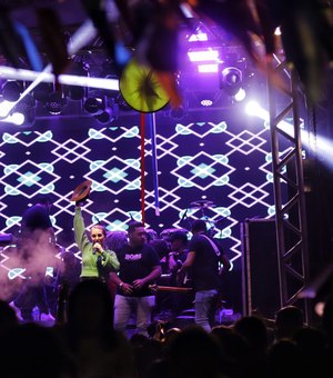 Shows de Léia Soares, Kátia Di Tróia e Alex Souza marcam noite de Festa no São João do Povo