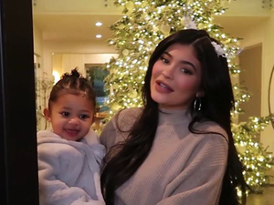 Filha da Kylie Jenner de 2 anos ganha 'casa' de presente de Natal