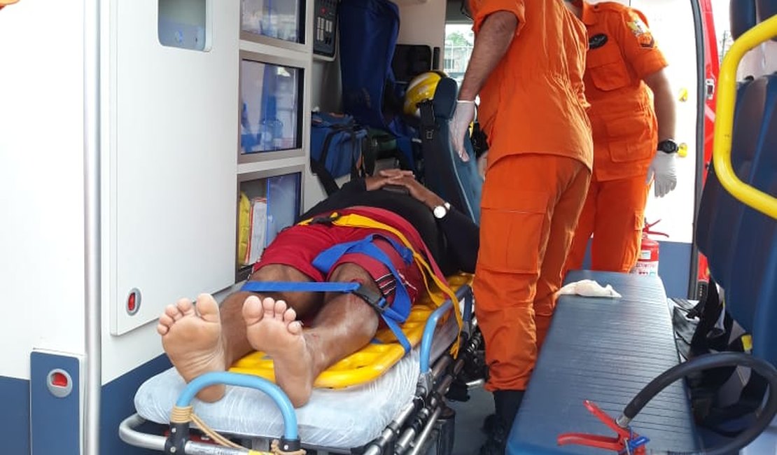Colisão entre carro e moto deixa um ferido na BR-104, em União dos Palmares