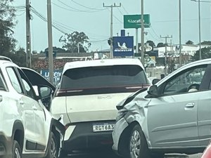 Engavetamento entre quatro veículos é registrado na AL-110, em Arapiraca