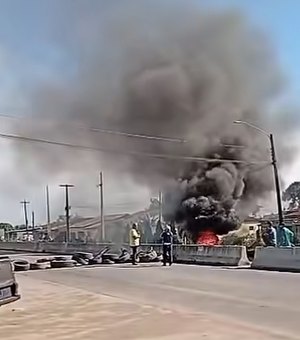 Protesto fecha trecho da AL-110 após morte de mulher atropelada em Arapiraca