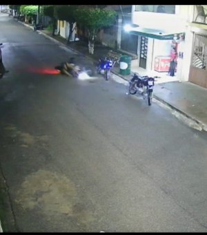 Motoqueiro sofre acidente no Centro de Porto Calvo