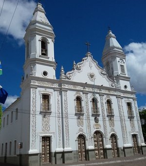 Juiz proíbe candidatos usarem veículos locados pela prefeitura de Água Branca