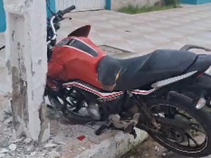 Motociclista embriagado colide contra poste no bairro Caititus, em Arapiraca