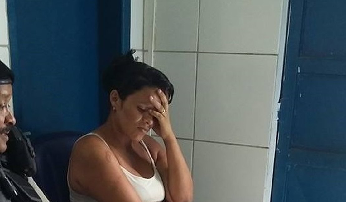 Jovem presa por furto em supermercado de Maceió havia fugido de delegacia em Arapiraca