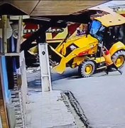 Trator ultrapassa linha férrea após emissão de sinal sonoro e é atingido por trem em Rio Largo