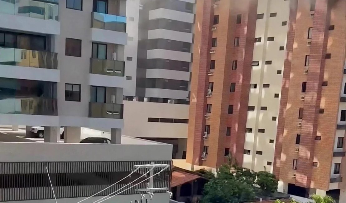 Incêndio é registrado em apartamento no bairro Ponta Verde, em Maceió