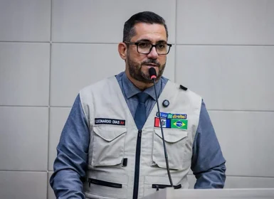 Autor da lei que autoriza escola bilíngue na rede municipal, Leonardo Dias comemora implantação da unidade
