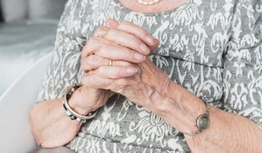 Homem é preso após abusar sexualmente da própria mãe