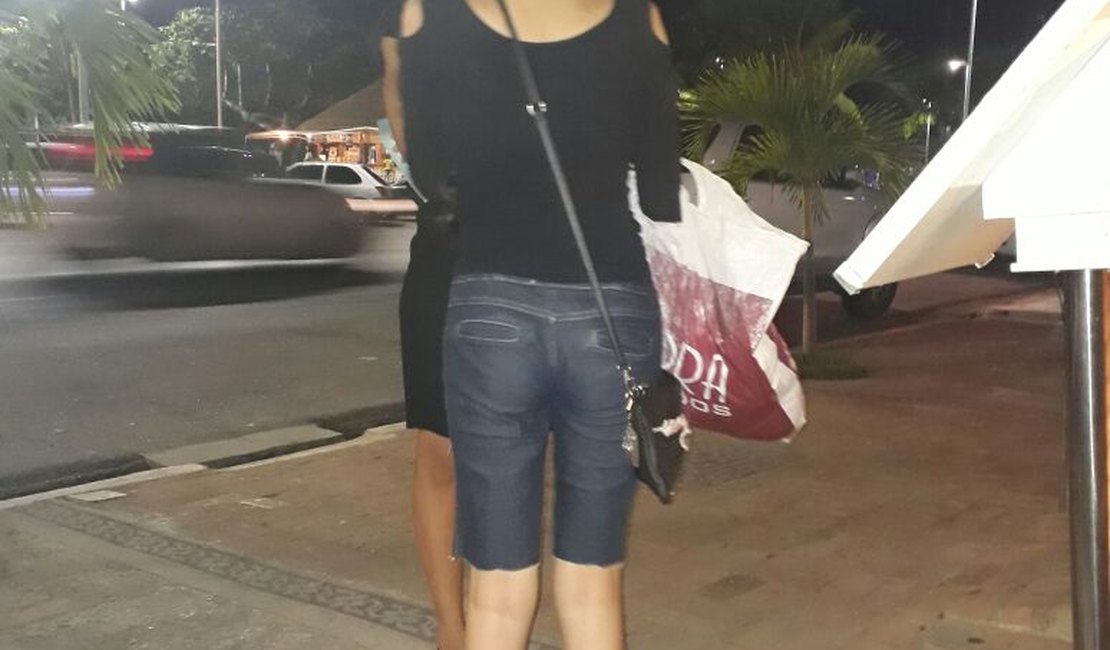 Adolescente desorientada procura por familiares em Maceió